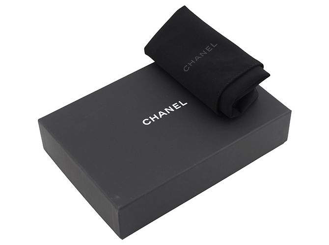 Portafoglio a catena Chanel in pelle di vitello martellata nera - vista 16