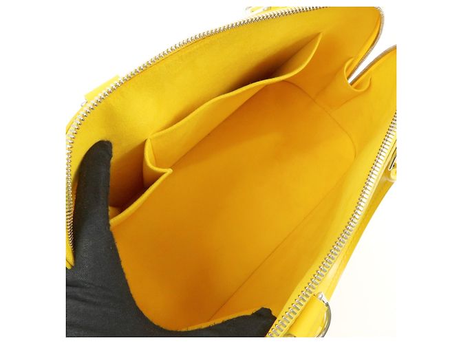 Louis Vuitton Alma Epi Leather PM - vista 5