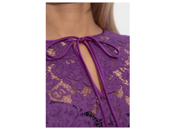 Dolce & Gabbana Spitzenkleid in Lila mit Blumenmuster - Ansicht 3
