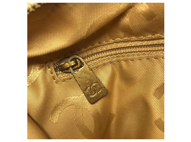 Borsa a tracolla Chanel in pelle Caviar - vista 9