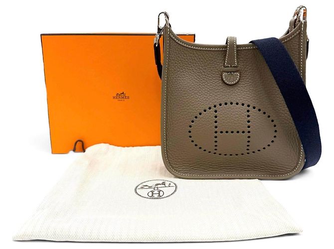 Borsa a tracolla Hermès Evelyne TPM Taurillon Clemence - vista 2