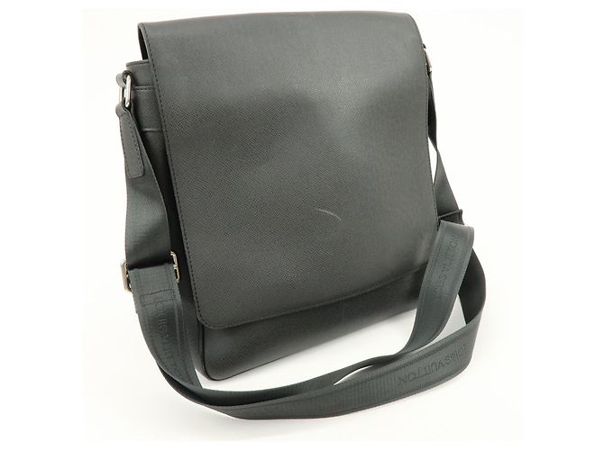 Louis Vuitton Roman Taiga Leather GM - vista 4