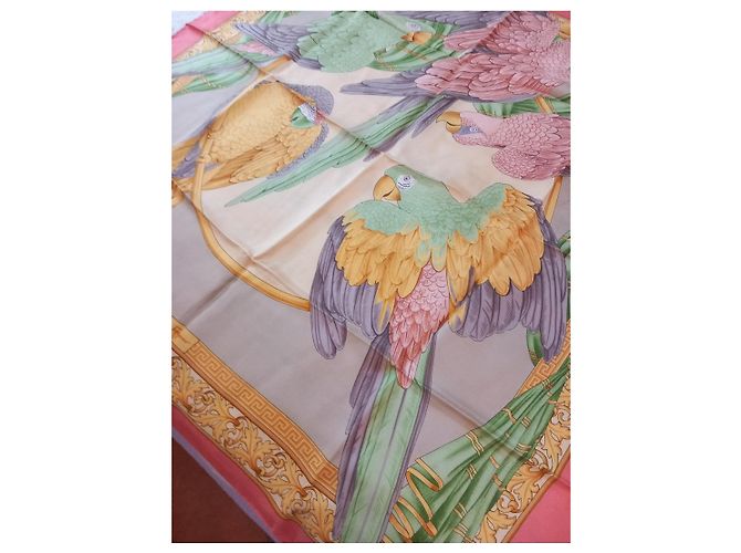 Pañuelo de seda Salvatore Ferragamo estampado de loros - vista 3
