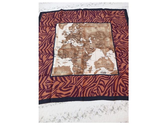 Autre Marque Foulard Alviero Martini 1 Classe en soie carte du monde - vue 2