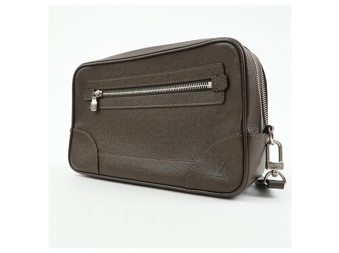 Louis Vuitton Neo Pavel Taiga Leather - vista 3