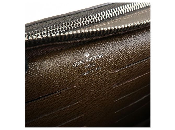 Louis Vuitton Neo Pavel Taiga Leather - vista 6