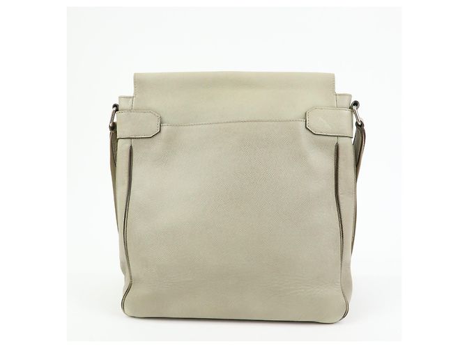 Louis Vuitton Milo Messenger Taiga Leather - vista 2