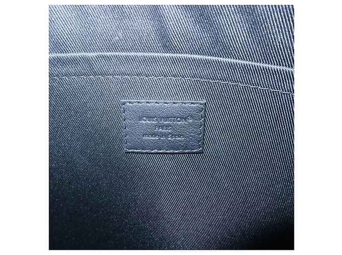 Louis Vuitton Pochette To-Go Monogram Shadow Leather - vista 6