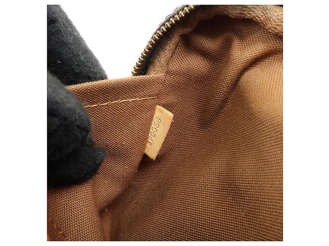 Louis Vuitton Bosphore Waist Monogram Canvas - vue 7