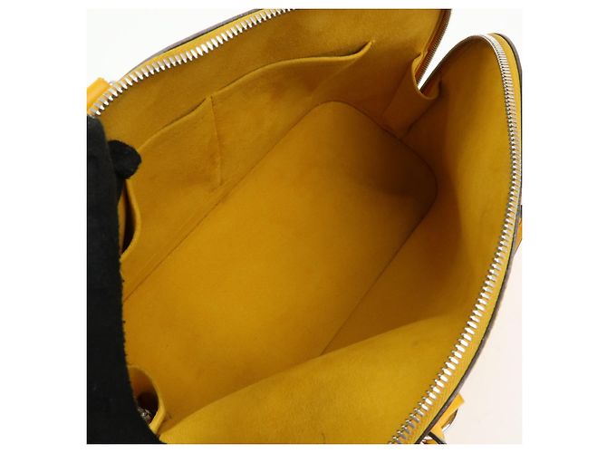Louis Vuitton Alma Epi Leather PM - vista 5