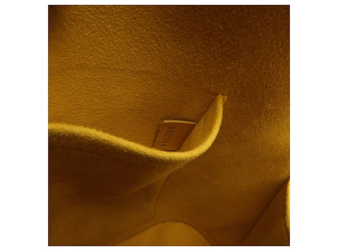 Louis Vuitton Alma Epi Leather PM - vista 7