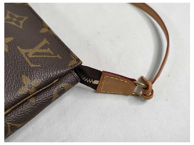 Louis Vuitton Pochette Accessoires Monogram Canvas Medium - vista 6