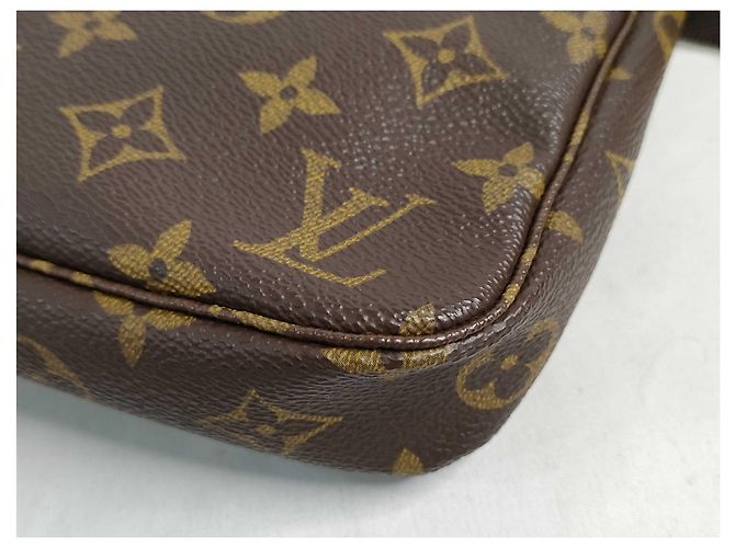 Louis Vuitton Pochette Accessoires Monogram Canvas Medium - vista 7