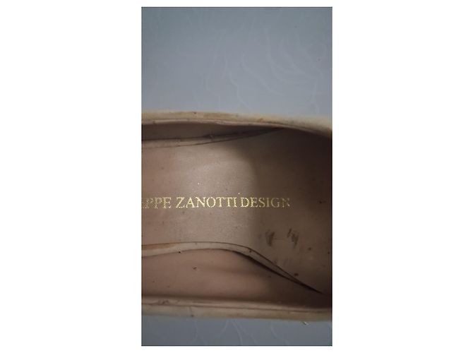 Giuseppe Zanotti Design Décolleté Peep-Toe in Camoscio Beige - vista 5
