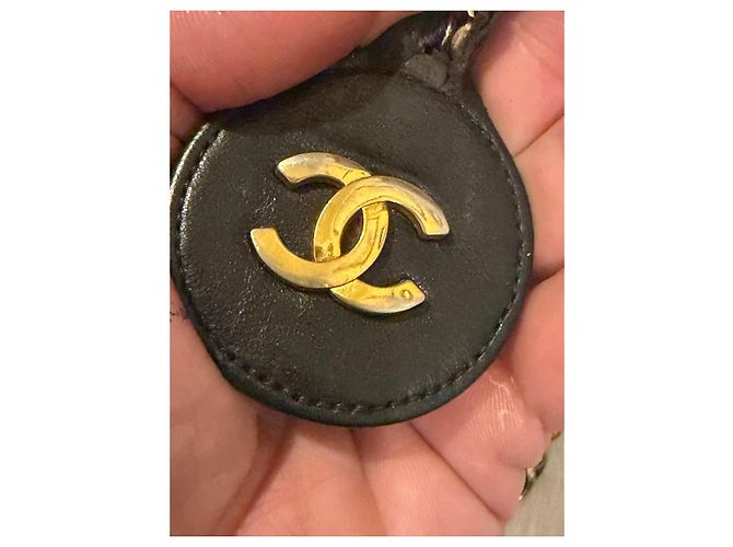 Chanel gesteppte Schultertasche aus Lammleder - Ansicht 18