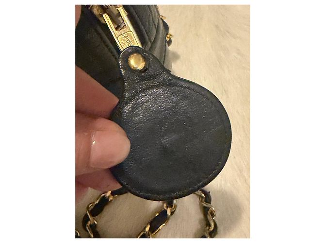 Chanel gesteppte Schultertasche aus Lammleder - Ansicht 20