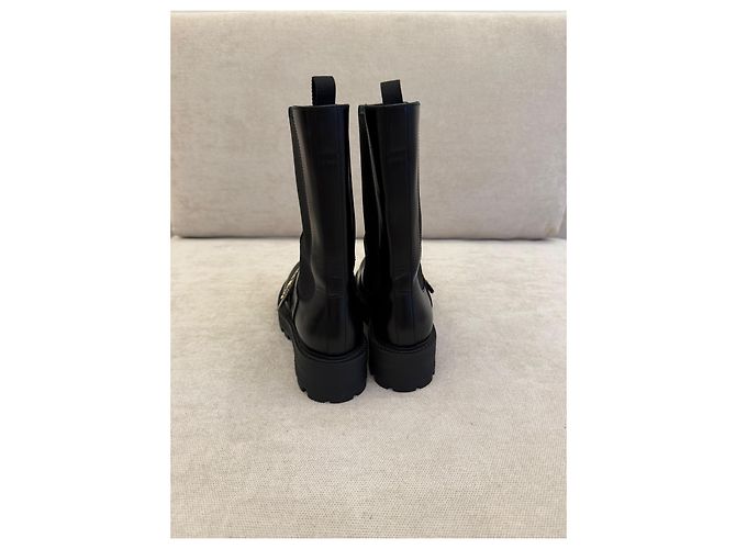 Dior Schwarze Leder-Stiefeletten mit Profilsohle - Ansicht 2