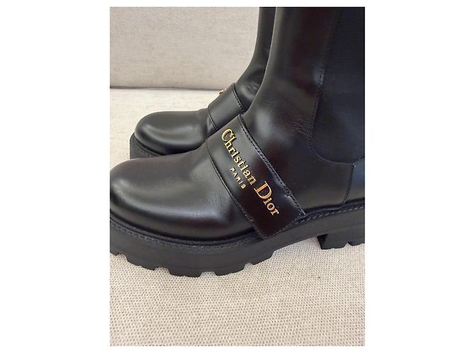 Dior Schwarze Leder-Stiefeletten mit Profilsohle - Ansicht 5