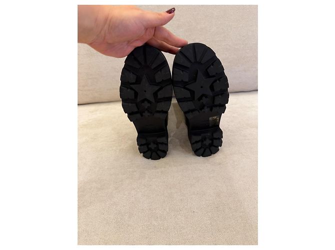 Dior Schwarze Leder-Stiefeletten mit Profilsohle - Ansicht 8