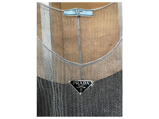 Prada Langes Kleid aus Silbernem Metallic-Strick mit Applikationen - Ansicht 2