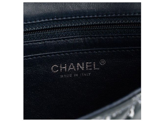 CHANEL - Borsa a tracolla Classic/Timeless Mini Rectangle Chanel in pelle verniciata kaki - vista 7