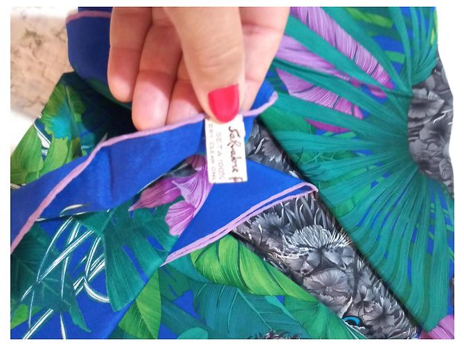 Pañuelo de seda Salvatore Ferragamo estampado panteras - vista 5