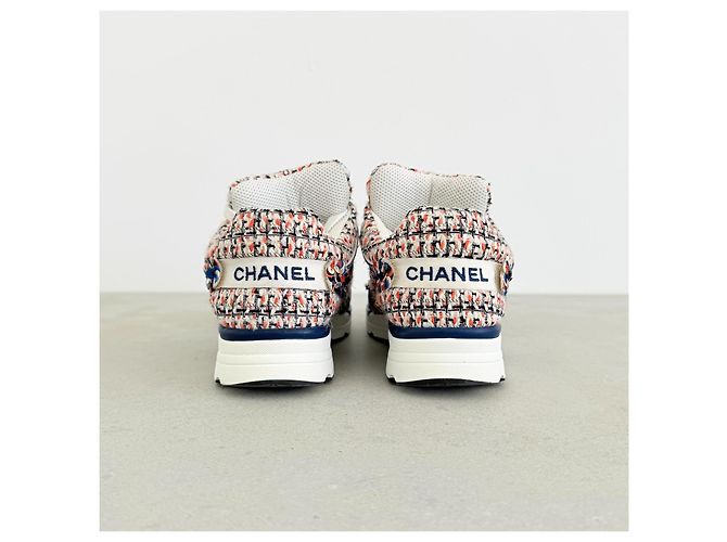 Sneakers Chanel in tweed e pelle multicolore con paillettes - vista 5