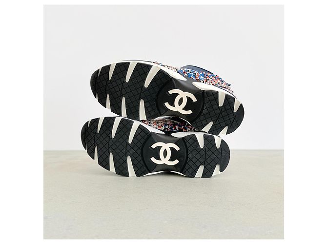 Sneakers Chanel in tweed e pelle multicolore con paillettes - vista 6