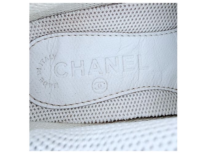 Sneakers Chanel in tweed e pelle multicolore con paillettes - vista 9