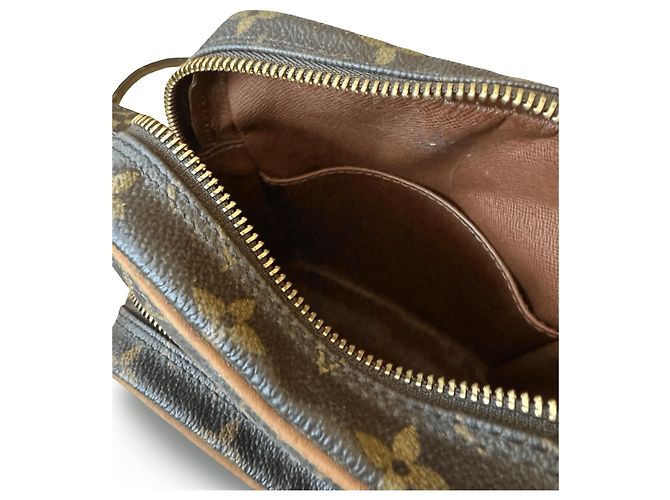 Louis Vuitton Classique et pratique, sac bandoulière avec l'emblématique monogramme Louis Vuitton. - vue 6