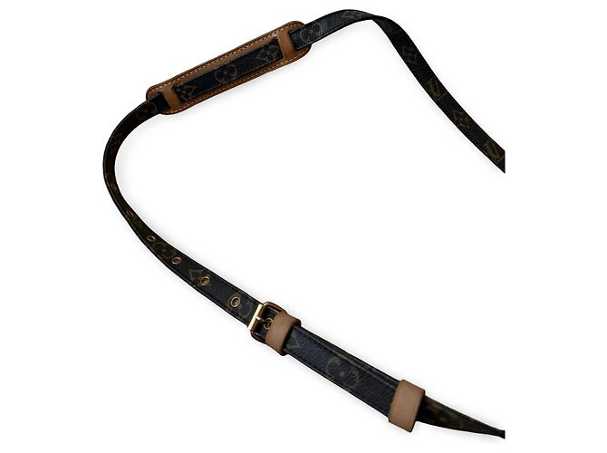 Louis Vuitton Classique et pratique, sac bandoulière avec l'emblématique monogramme Louis Vuitton. - vue 7
