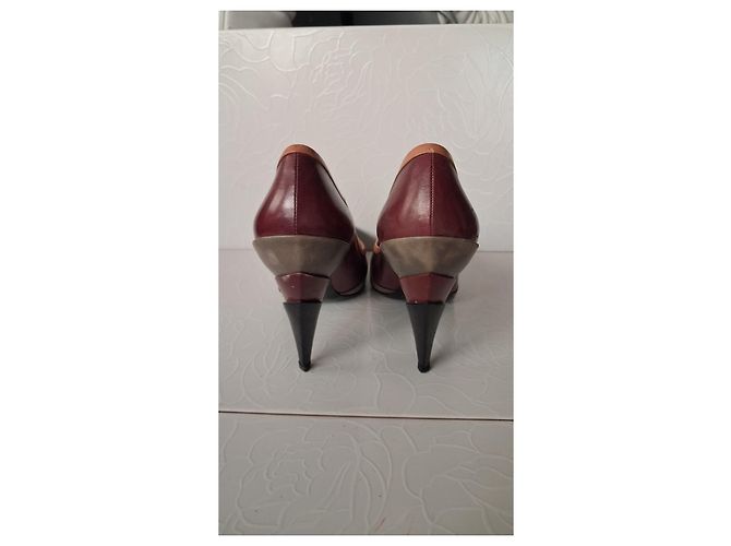 Miu Miu Leder Pumps mit skulpturalem Absatz - Ansicht 2
