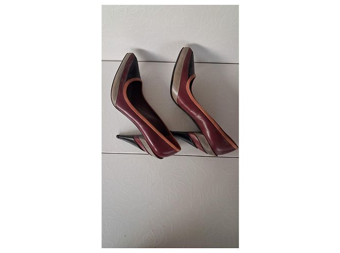 Miu Miu Leder Pumps mit skulpturalem Absatz - Ansicht 3