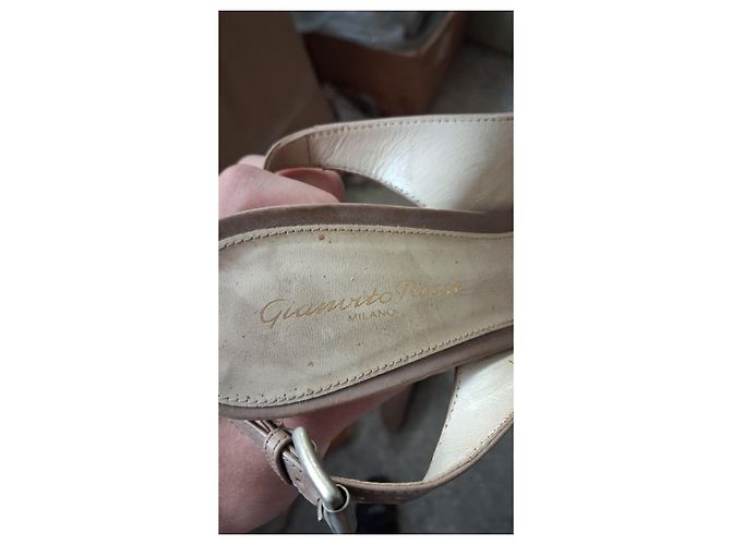 Gianvito Rossi Sandali platform in pelle taupe - vista 4