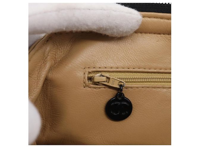 CHANEL Matelasse Chain Shoulder Bag Lamb Skin Beige Black CC - vista 19