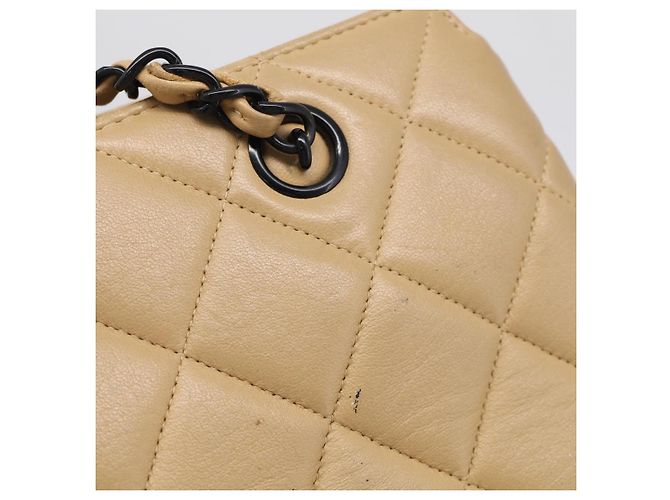 CHANEL Matelasse Chain Shoulder Bag Lamb Skin Beige Black CC - vista 24