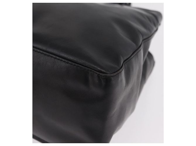 PRADA Schultertasche Tote mit Kette aus Leder Schwarz - Ansicht 13