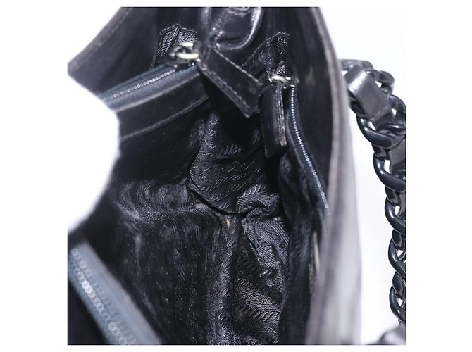 PRADA Schultertasche Tote mit Kette aus Leder Schwarz - Ansicht 18