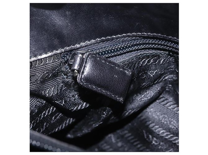 PRADA Schultertasche Tote mit Kette aus Leder Schwarz - Ansicht 24