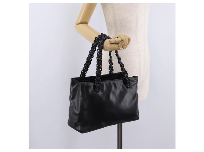 PRADA Schultertasche Tote mit Kette aus Leder Schwarz - Ansicht 28