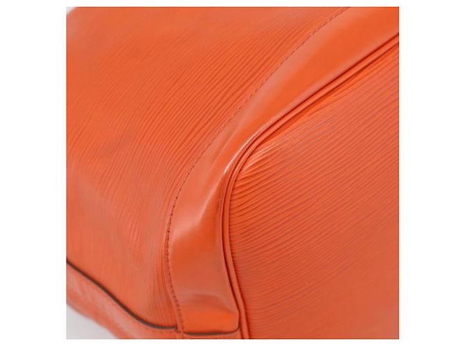 LOUIS VUITTON Epi Petit Noe Shoulder Bag Orange Pimon LV - vista 11