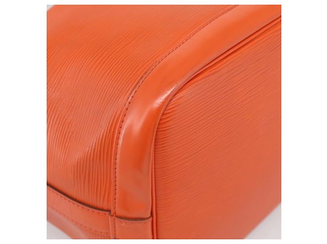 LOUIS VUITTON Epi Petit Noe Shoulder Bag Orange Pimon LV - vista 13