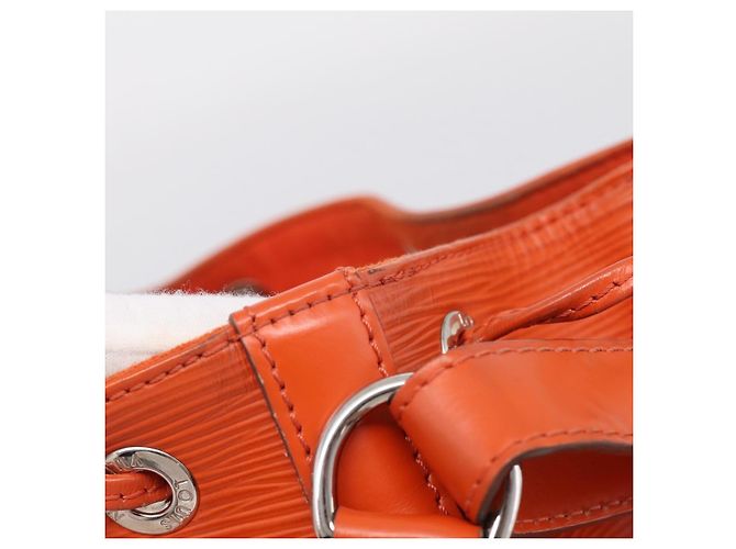 LOUIS VUITTON Epi Petit Noe Shoulder Bag Orange Pimon LV - vista 16