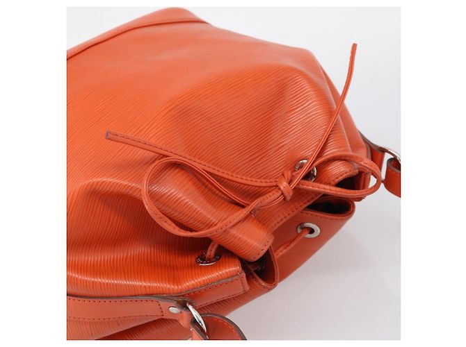 LOUIS VUITTON Epi Petit Noe Shoulder Bag Orange Pimon LV - vista 6