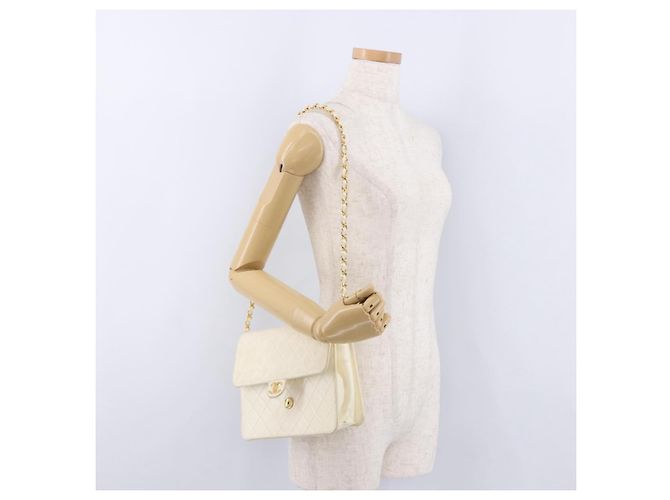 CHANEL Matelasse Chain Shoulder Bag Lamb Skin White Gold CC - vista 24