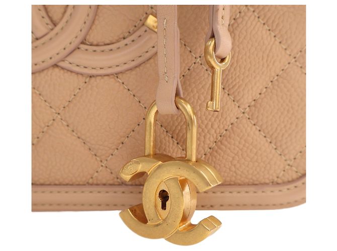 Chanel Beige Medium Caviar CC Filigree Vanity Case - vista 8