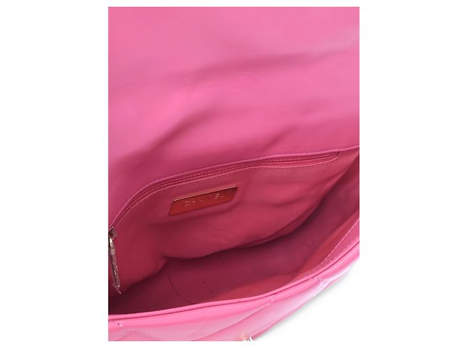 Chanel 19 Flap Medium in pelle d'agnello rosa - vista 4