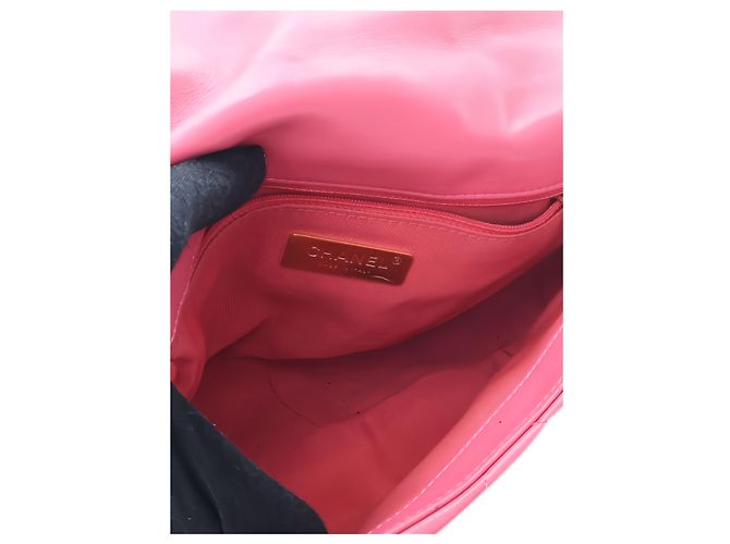 Chanel 19 Flap Medium in pelle d'agnello rosa - vista 9