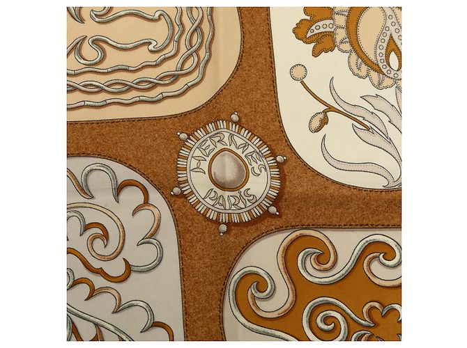 Pañuelo de seda Hermès Beige Festival des Amazones 90 - vista 4