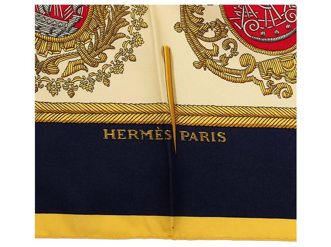Lenço de seda Hermès Beige Les Armes de Paris 90 - vista 3